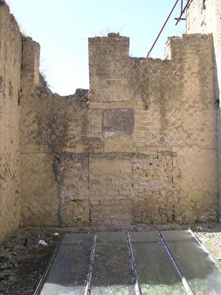 Ins Or II, 16/19 Herculaneum. May 2004. West wall of room at west end of loggia of Palaestra.
Photo courtesy of Nicolas Monteix.